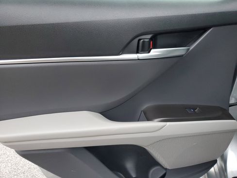 Used 2024 Toyota Camry SE image 12