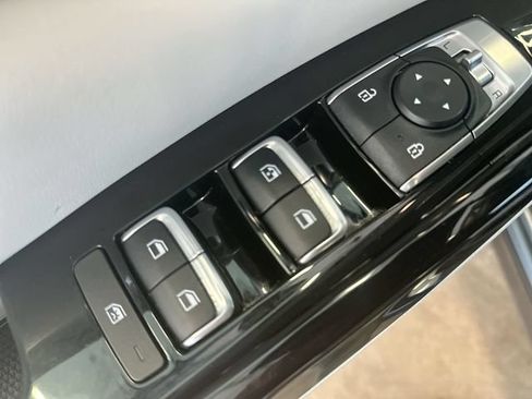 Certified 2024 Kia Carnival EX FWD image 17