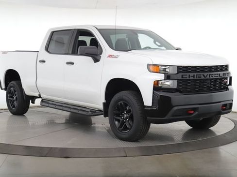 Used 2020 Chevrolet Silverado 1500 Custom Trail Boss w/ LPO, Dark Essentials Package AWD/4WD image 2