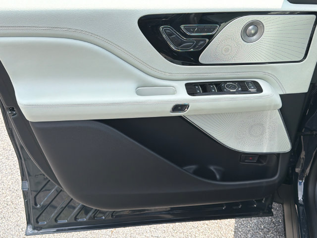 New 2027 Lincoln Aviator Black Label AWD/4WD image 11