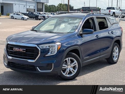 Used 2022 GMC Terrain SLE w/ Driver Convenience Package image 1