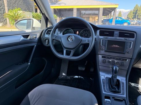 Used 2016 Volkswagen e-Golf SE w/ DC Fast Charging Package image 19