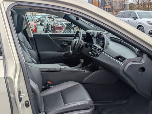 Certified 2022 Lexus ES 350 w/ Premium Package image 11