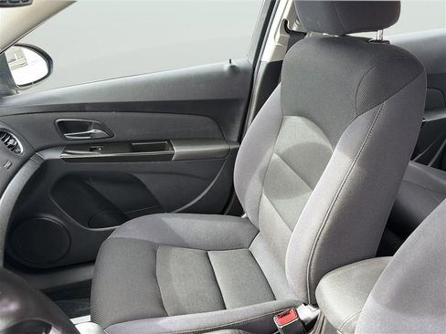 Used 2014 Chevrolet Cruze LT image 13