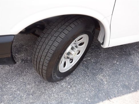 Used 2013 Chevrolet Express 1500 RWD image 15