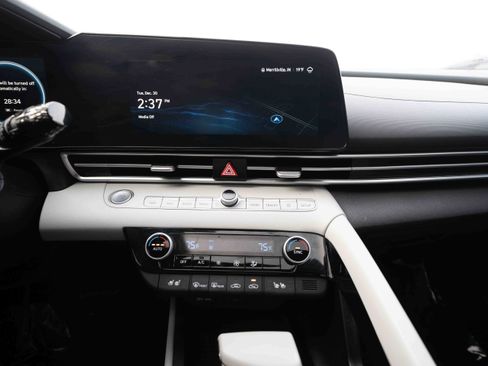 Used 2023 Hyundai Elantra Limited image 17