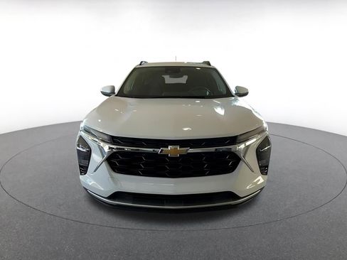 Used 2025 Chevrolet Trax LT image 4