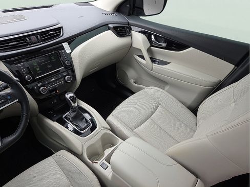 Used 2022 Nissan Rogue Sport SL w/ Premium Package image 12