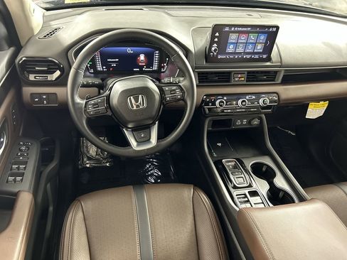 Used 2025 Honda Pilot Elite image 21