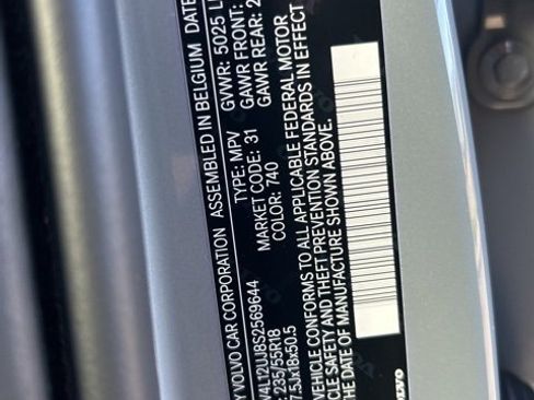 Certified 2025 Volvo XC40 B5 Core image 27