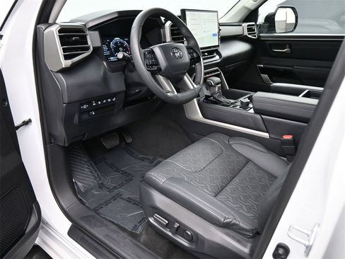 Used 2024 Toyota Tundra Limited image 2