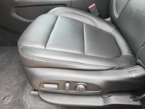 Used 2023 Chevrolet Traverse LT w/ LT Premium Package FWD image 24