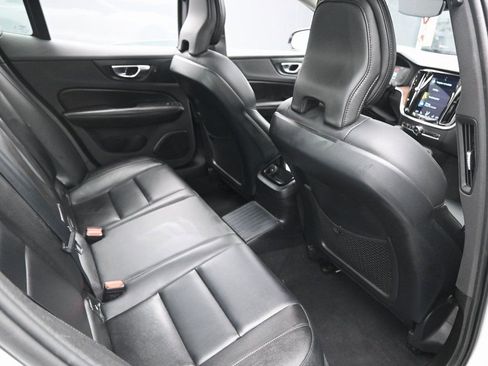 Used 2022 Volvo S60 T8 Inscription image 32