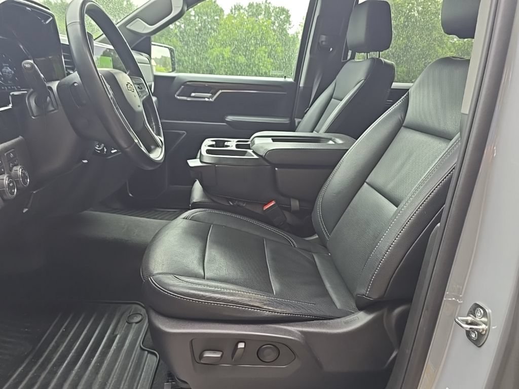 Used 2024 Chevrolet Silverado 1500 LT w/ Z71 Off-Road Package AWD/4WD image 16
