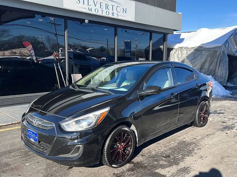 Used 2016 Hyundai Accent SE w/ Option Group 02 image 2