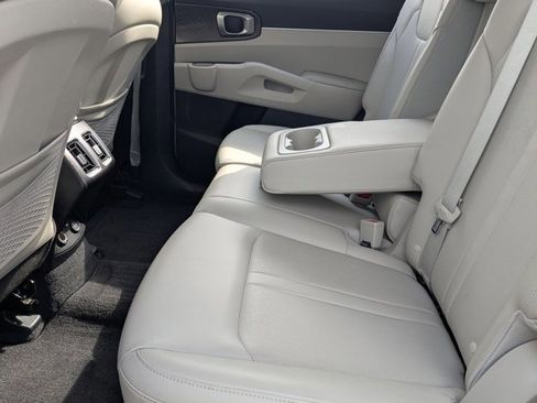 Used 2023 Kia Sorento S w/ Panoramic Sunroof Package FWD image 18