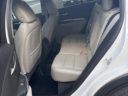 Used 2022 Cadillac XT4 Luxury w/ LPO, Radiant Package image 5