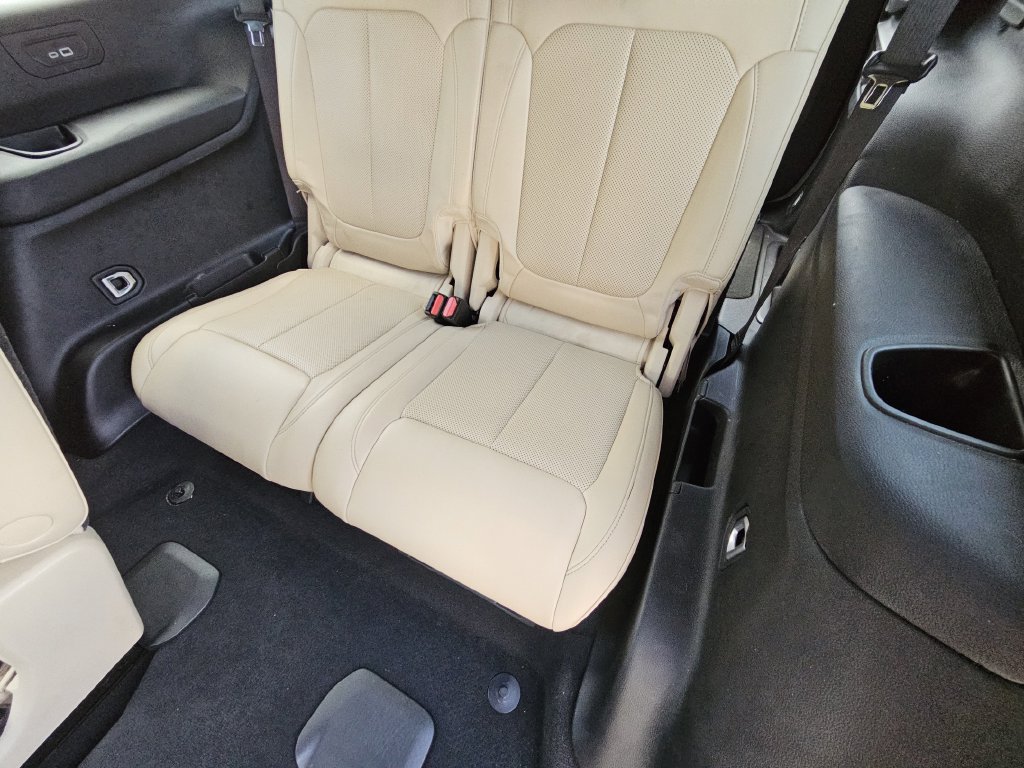 Used 2023 Jeep Grand Cherokee L Limited w/ Luxury Tech Group II RWD image 32