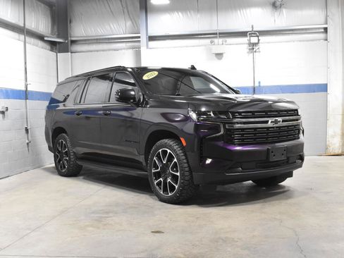 Used 2022 Chevrolet Suburban RST w/ Luxury Package AWD/4WD image 28