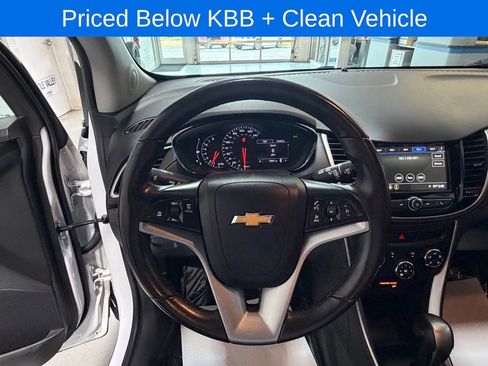 Used 2019 Chevrolet Trax LT w/ LT Convenience Package FWD image 12
