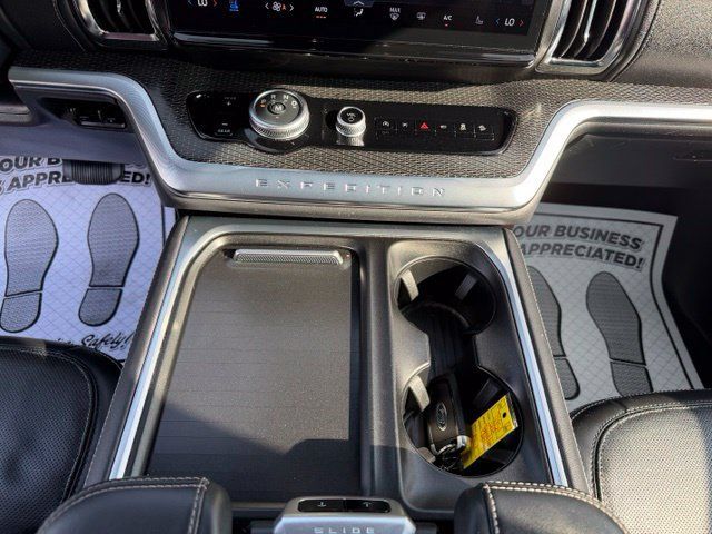 Used 2025 Ford Expedition Platinum w/ Stealth Performance Package AWD/4WD image 31