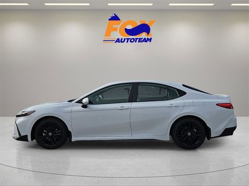 New 2026 Toyota Camry SE image 2