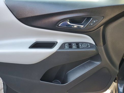 Used 2020 Chevrolet Equinox LS FWD image 15