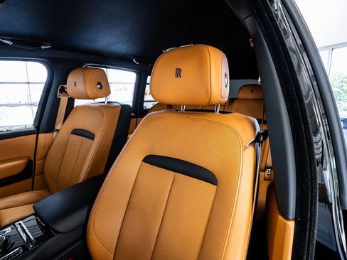 Used 2022 Rolls-Royce Cullinan Black Badge AWD/4WD image 37