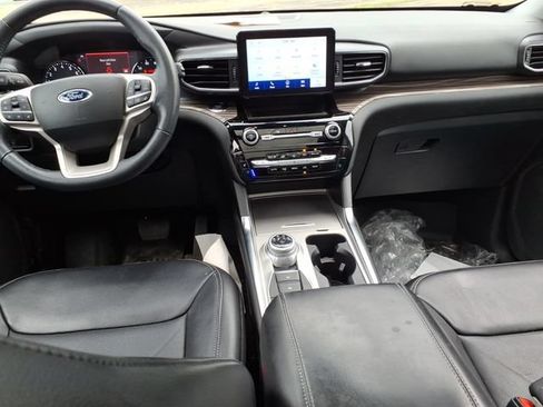 Used 2023 Ford Explorer Limited w/ Equipment Group 301A AWD/4WD image 11