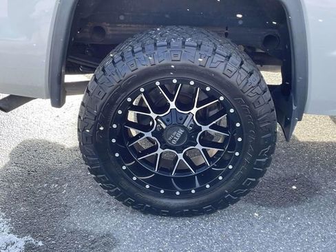 Used 2018 GMC Sierra 1500 SLT w/ SLT Premium Package image 9