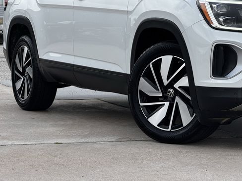 Used 2024 Volkswagen Atlas SE image 12