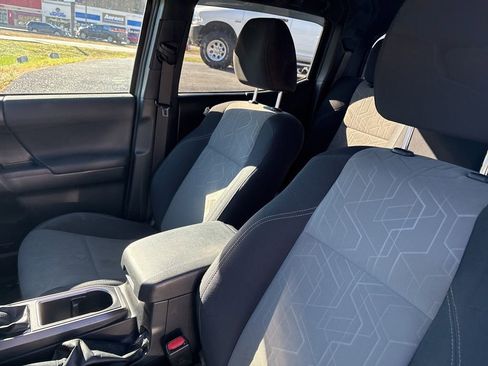 Used 2023 Toyota Tacoma TRD Off-Road image 10