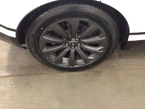 Used 2019 Land Rover Range Rover Velar R-Dynamic SE image 29