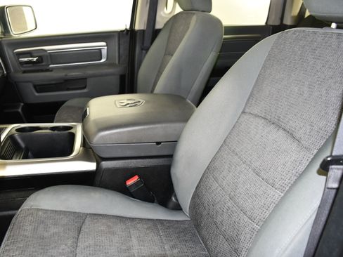 Used 2017 RAM 1500 Big Horn AWD/4WD image 39