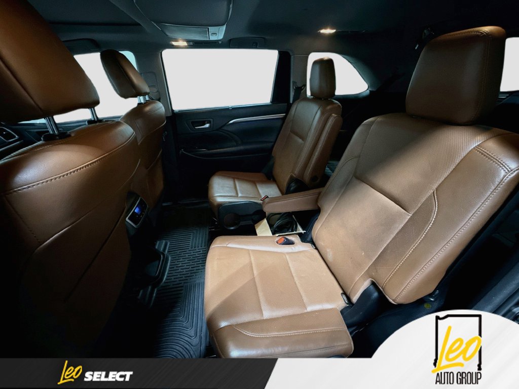 Used 2018 Toyota Highlander Limited w/ Carpet Mat Package (TMS) FWD image 28