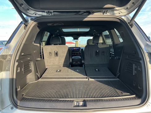 Used 2025 Buick Enclave Avenir image 32