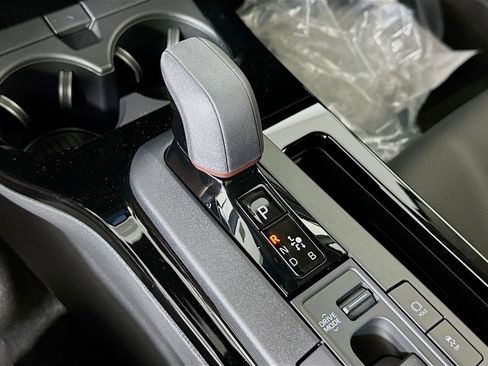 Used 2025 Toyota Prius Plug-In Hybrid FWD image 11