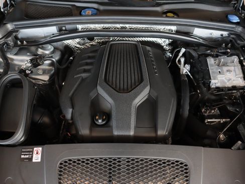 Certified 2026 Porsche Macan AWD/4WD image 27