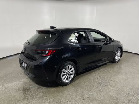 Certified 2025 Toyota Corolla SE FWD image 3