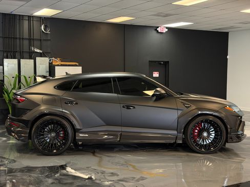 Used 2023 Lamborghini Urus Performante AWD/4WD image 7