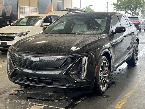 Used 2024 Cadillac Lyriq Sport w/ LPO, Floor Liner Package AWD/4WD image 5