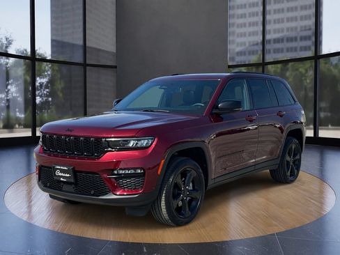 Used 2025 Jeep Grand Cherokee Limited w/ Luxury Tech Group II RWD image 7