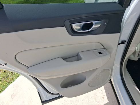 Used 2023 Volvo XC60 B5 Core w/ Protection Package Premier image 11