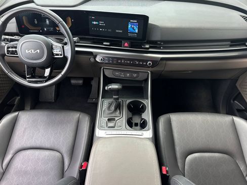 Used 2026 Kia Carnival FWD image 16