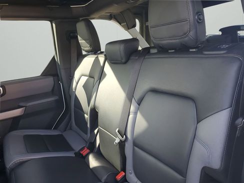 Used 2022 Ford Bronco Black Diamond image 19