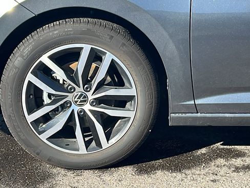 Used 2025 Volkswagen Jetta SE image 9