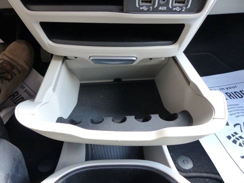 Used 2024 Chrysler Pacifica Touring-L FWD image 51