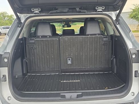 Certified 2024 Toyota Highlander XLE image 13