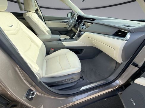 Used 2022 Cadillac XT5 Premium Luxury w/ Technology Package FWD image 15