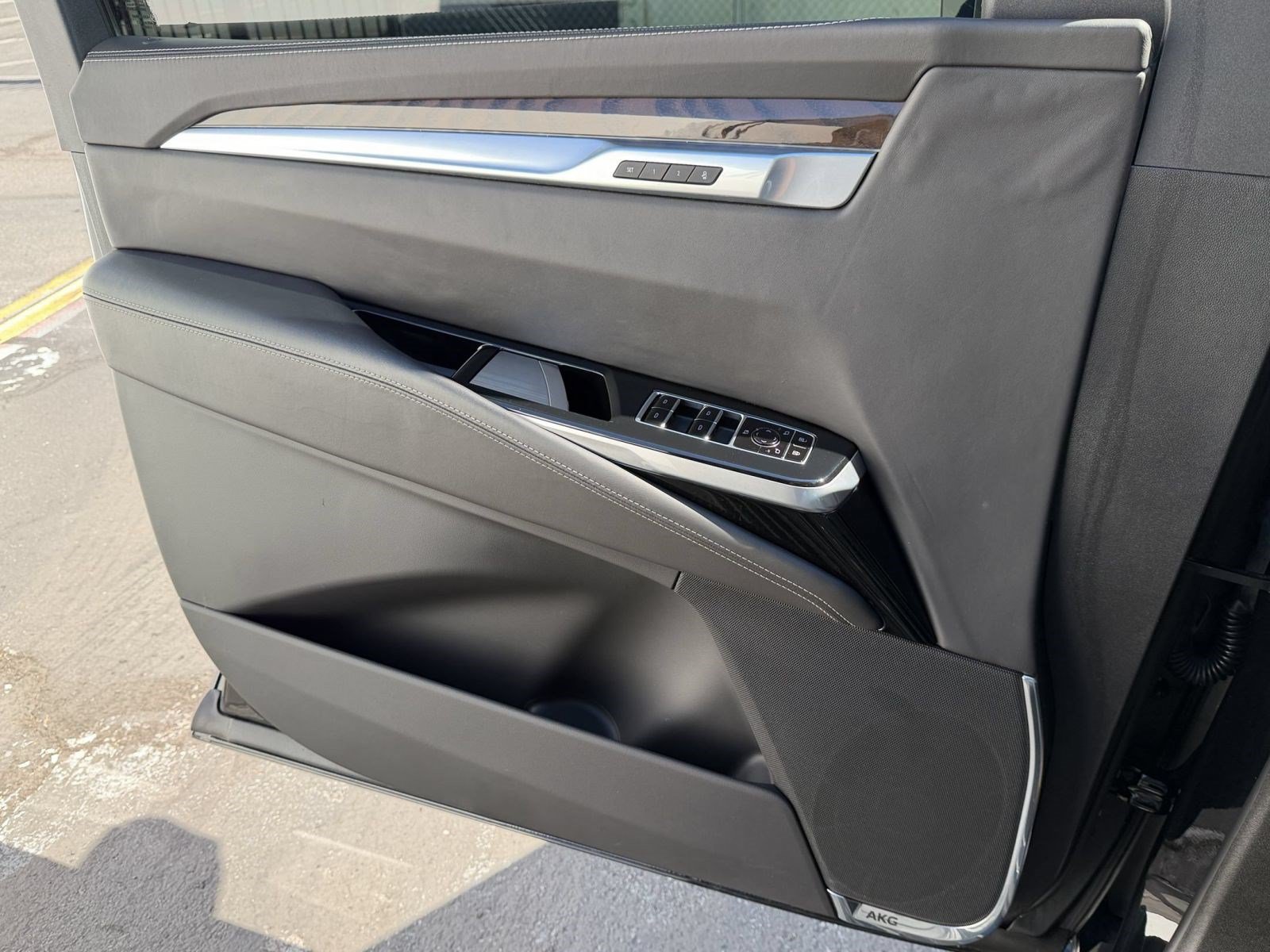 Certified 2026 Cadillac Escalade Platinum Sport w/ LPO, ONYX Package AWD/4WD image 11